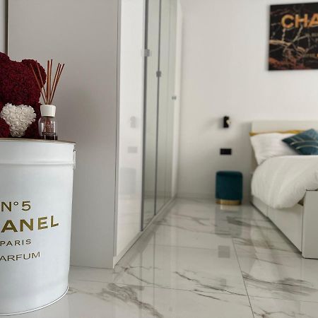 Maison Chanel มิลาน ภายนอก รูปภาพ