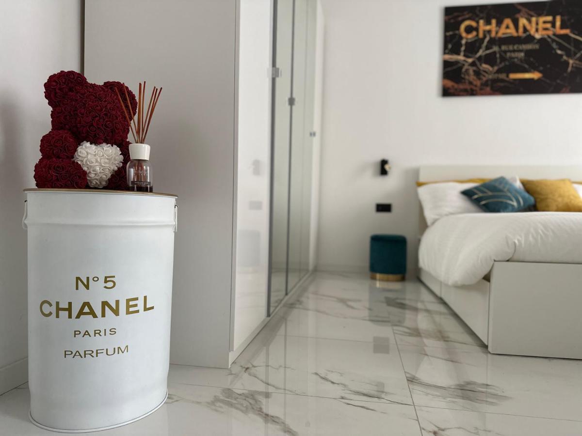 Maison Chanel มิลาน ภายนอก รูปภาพ